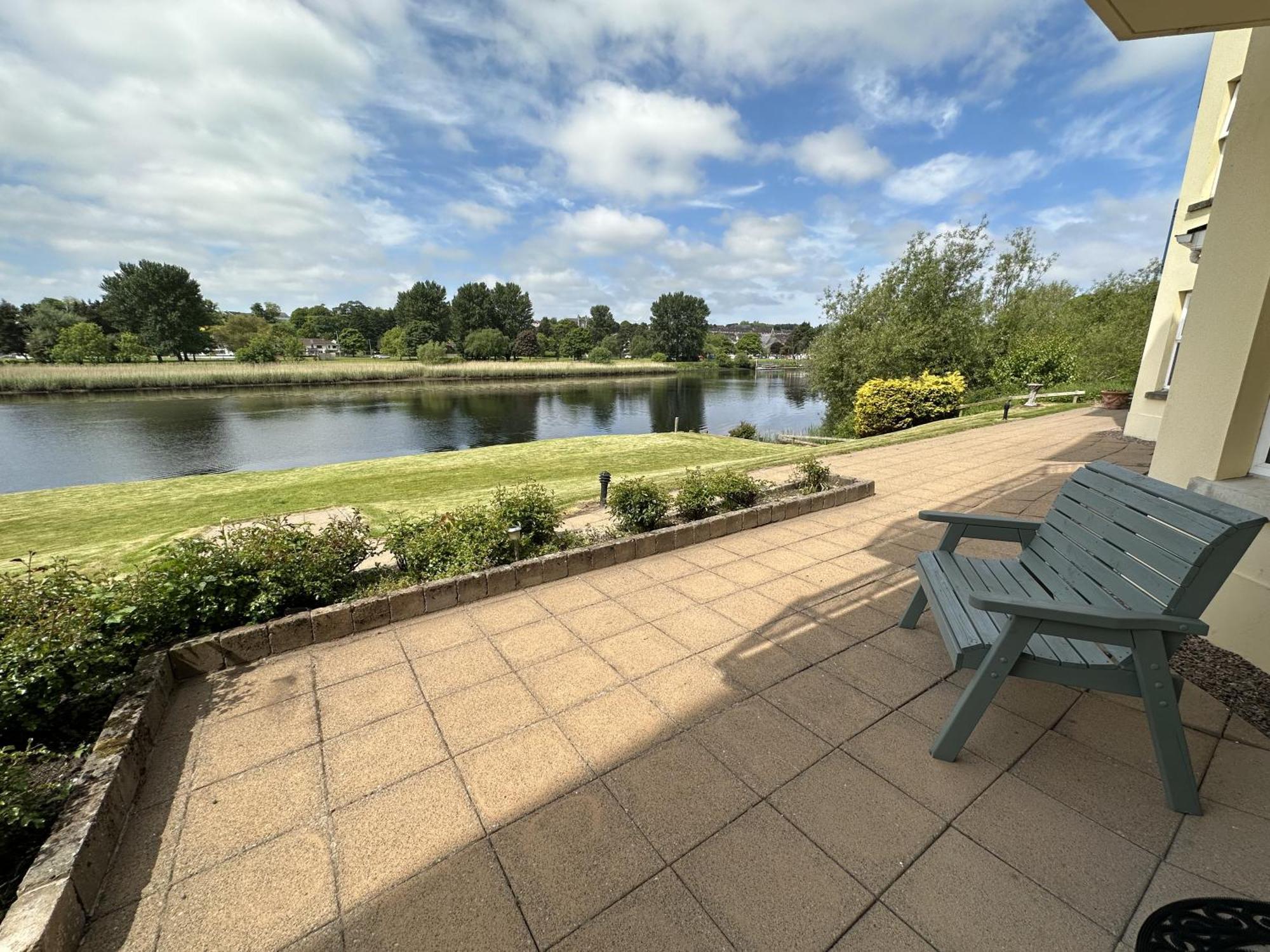 Coleraine Riverside Apartment Exterior photo
